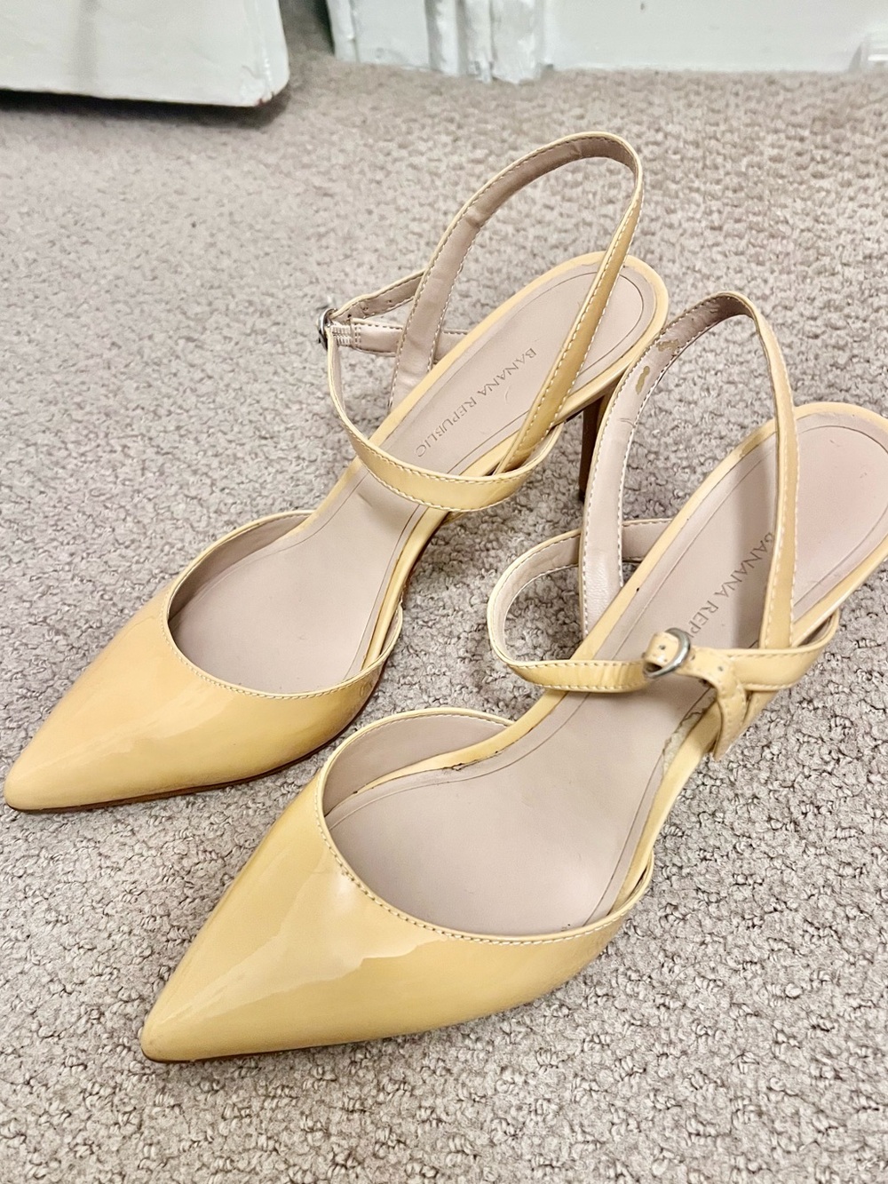 Banana Republic Nude/ Mustard Yellow Patent Pointed-Toe Slingback Heels